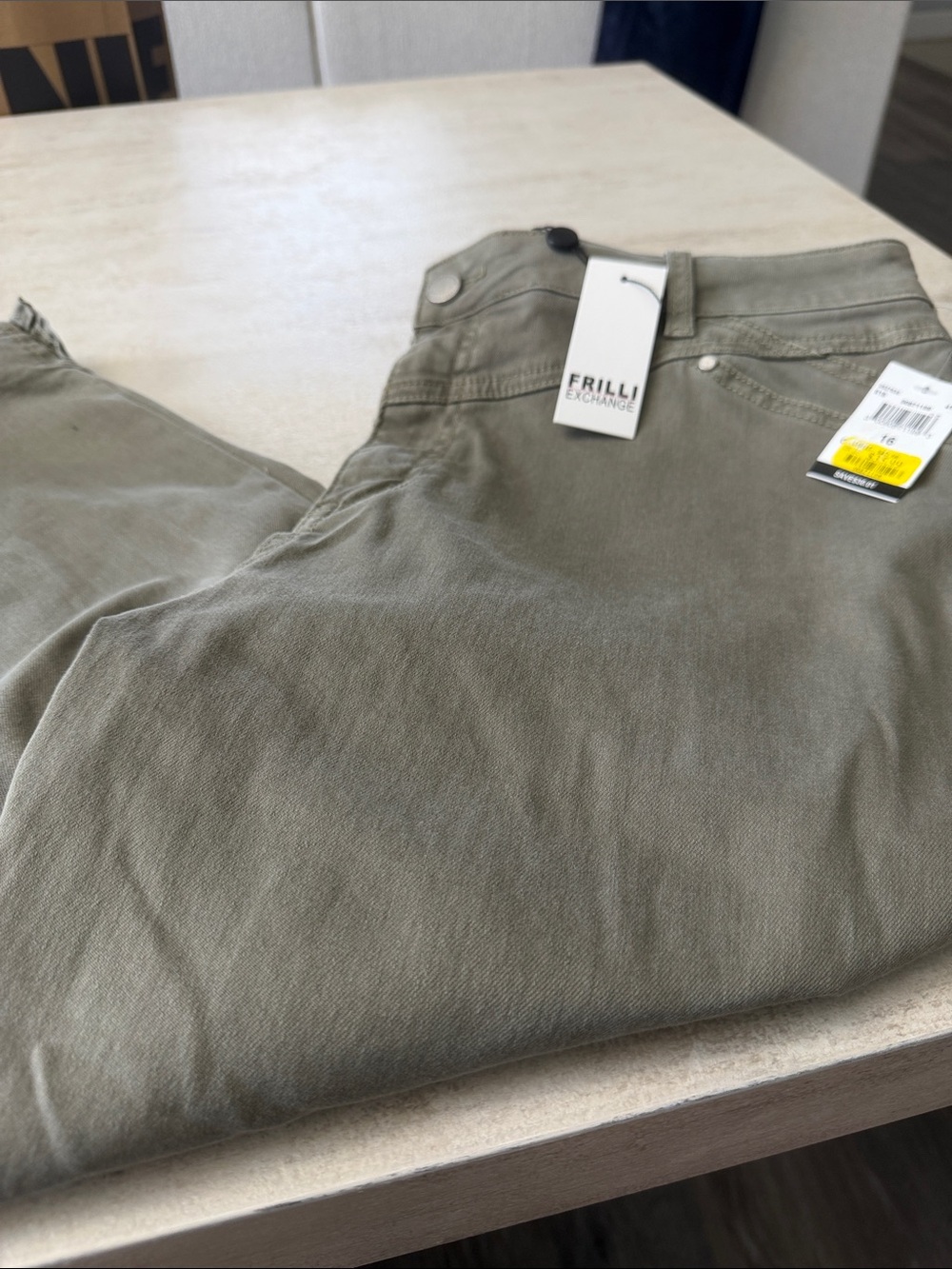 Women's Cropped Pants in Olive. Faux pockets